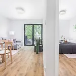 Kolo Brzegu By Renters Колобжег